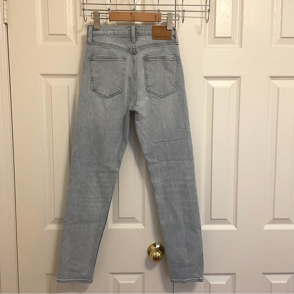 COPY - Aritzia denim forum yoko high rise light blue wash jeans, size 24 - Picture 6 of 12